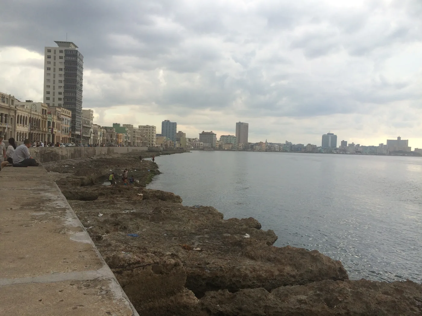The Malec&oacute;n seawall curving to the skyline