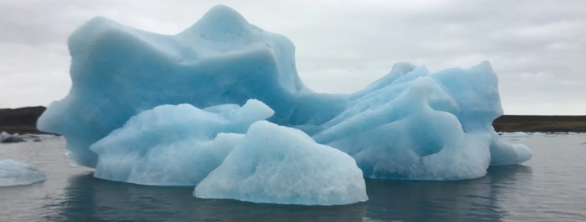 A blue iceberg in Jökulsárlón