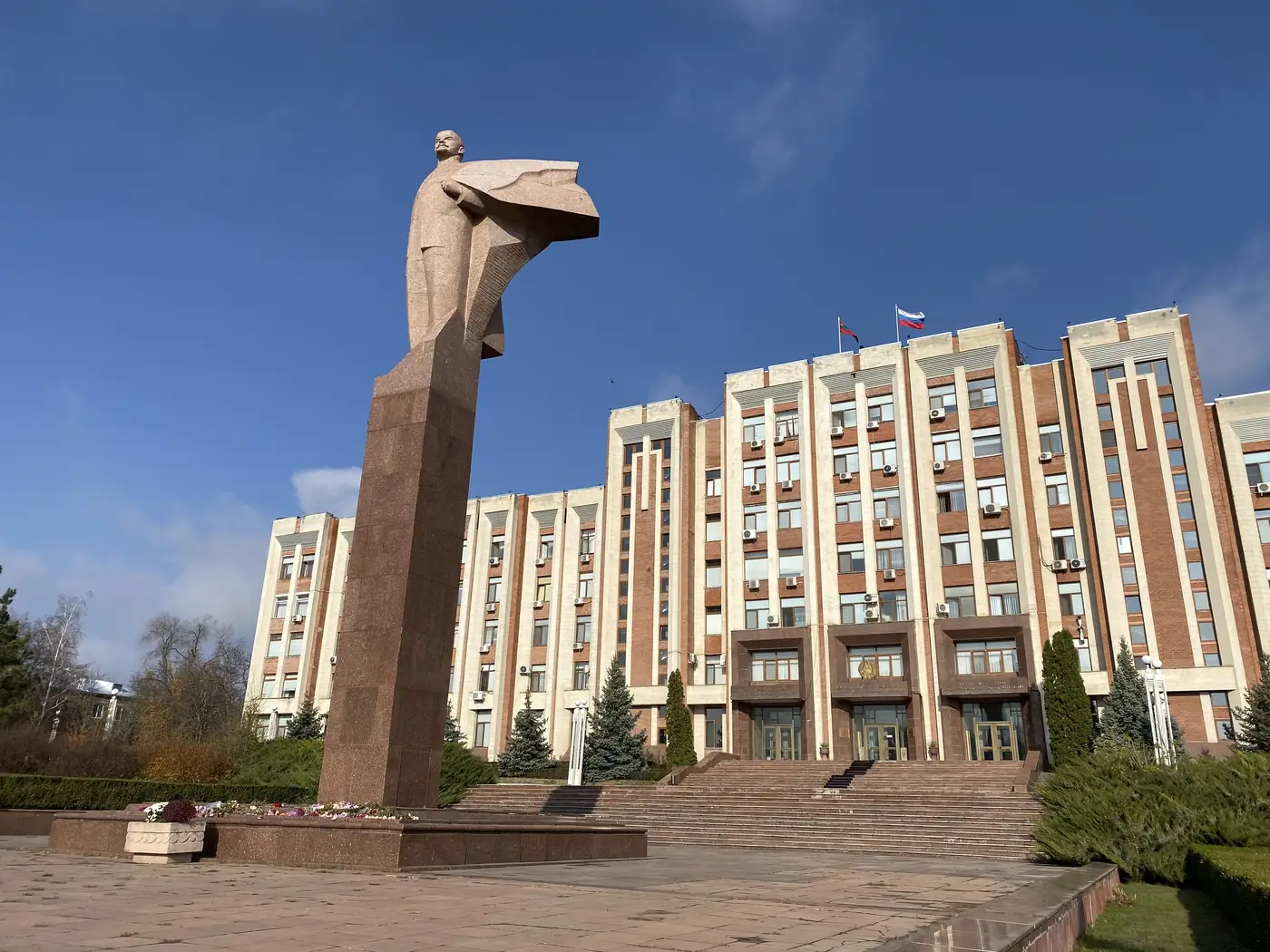 Lenin statue in front of the government building in Tiraspol